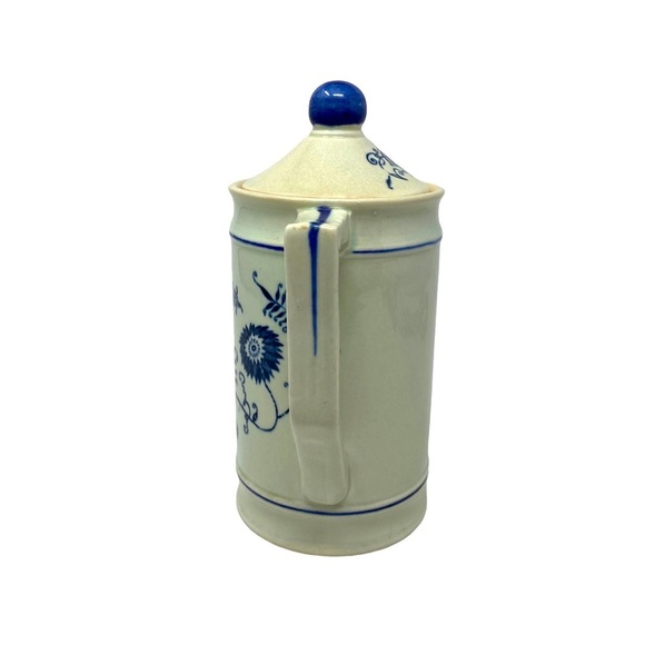 Blue and White Vintage Teapot. - Picture 2 of 9